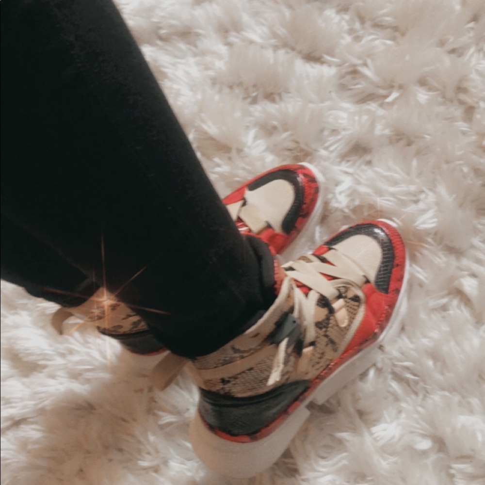 Women’s high top sneaker - Picture 6 of 11